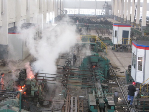 那曲无缝钢管厂家生产车间